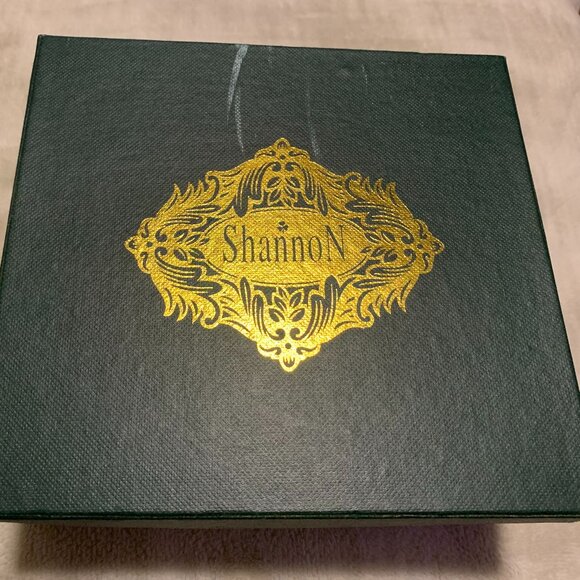 Shannon Dish with Handle - Picture 4 of 4